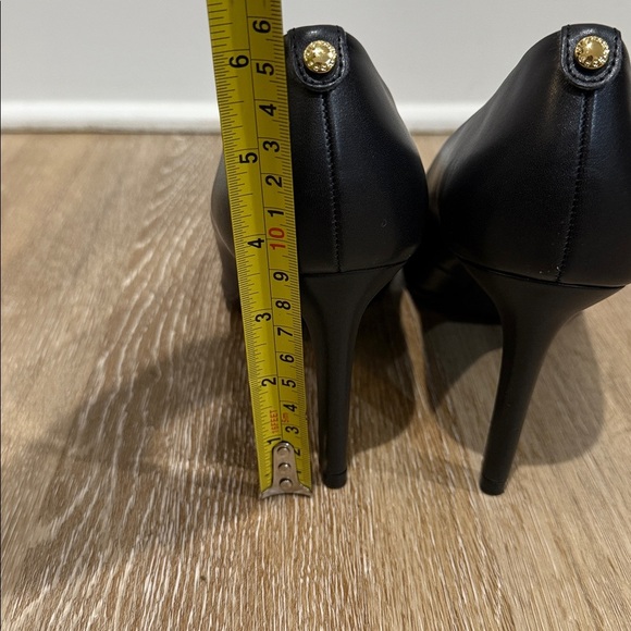 Michael Kors Size 10 Black Heels - Picture 4 of 12